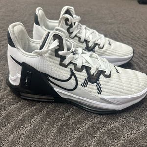 Lebron 7 witness basketball shoes